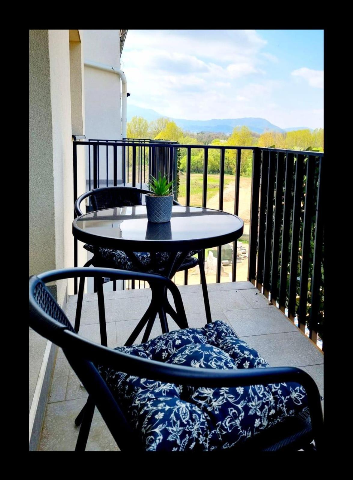 Mountain Breeze Luxury Apartment Ac & Parcare Privata Braşov Exterior foto